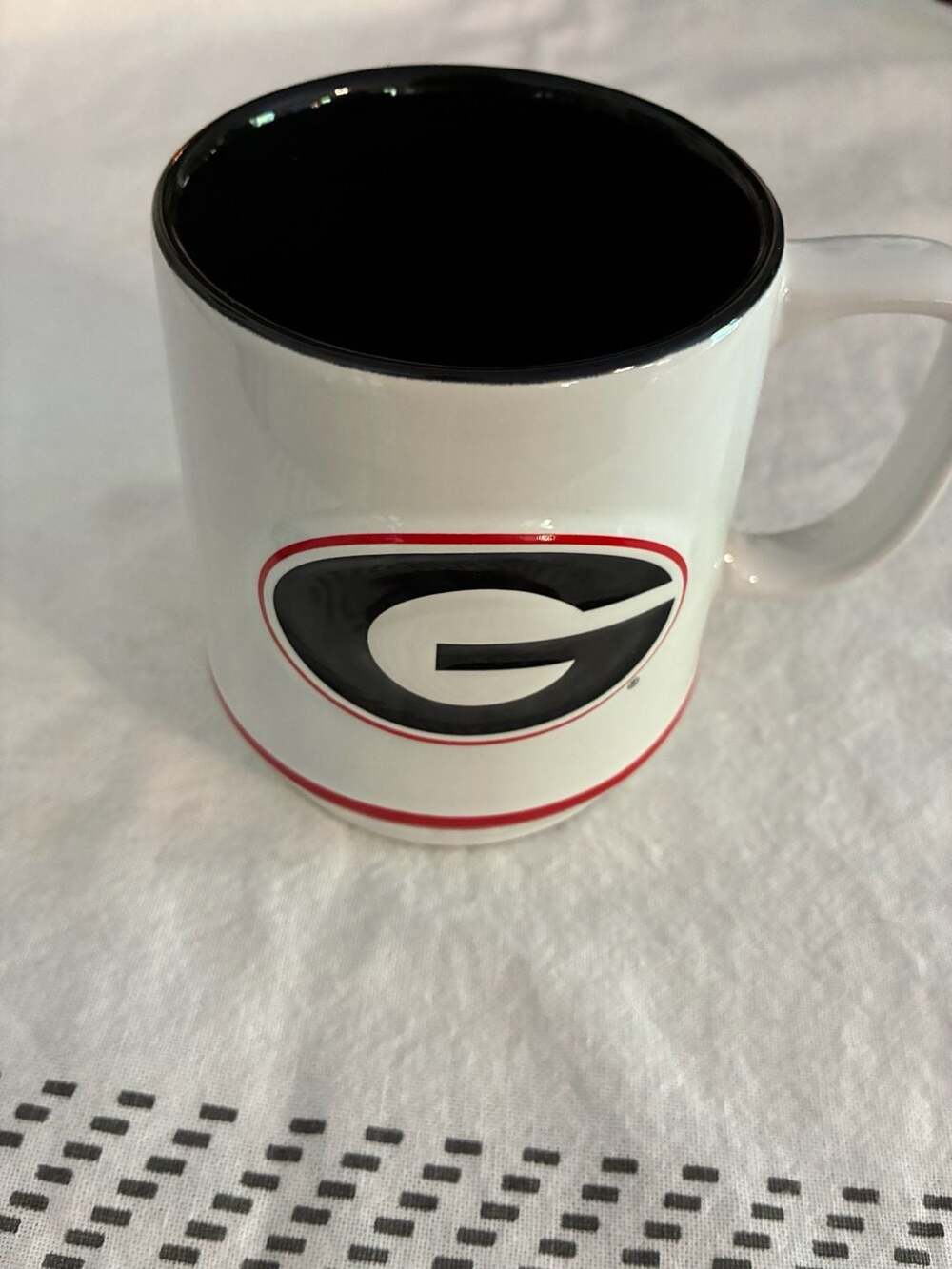 University of Georgia Bulldogs NCAA 16oz Relief Ceramic Coffee Mug